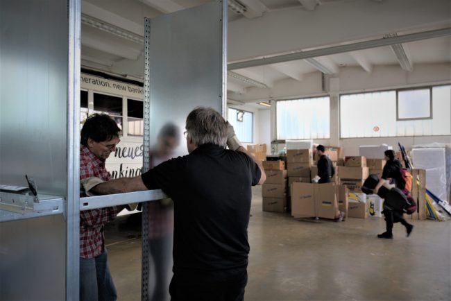 Aufbauarbeiten im neuen Lager in der Lahrer Innenstadt