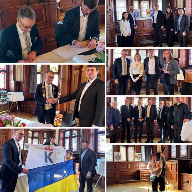 Markus Ibert und Andrii Naida unterzeichnen das Solidaritätsmemorandum Markus Ibert und Andrii Naida unterzeichnen das Solidaritätsmemorandum