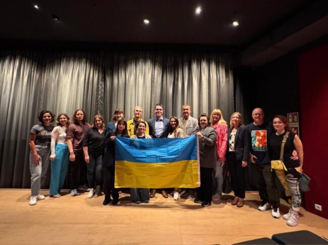 Beim Screening in Stuttgart waren natürlich auch Anzhelika Kovalenko (zweite von links) und Pirmin Styrnol (rechts daneben) zu Gast