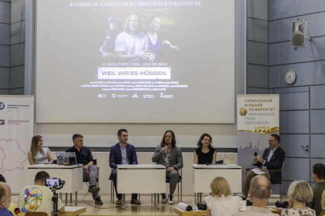 Pirmin Styrnol am Mikrofon bei der Filmvorführung in München (Foto: Denys Dolzhenko)